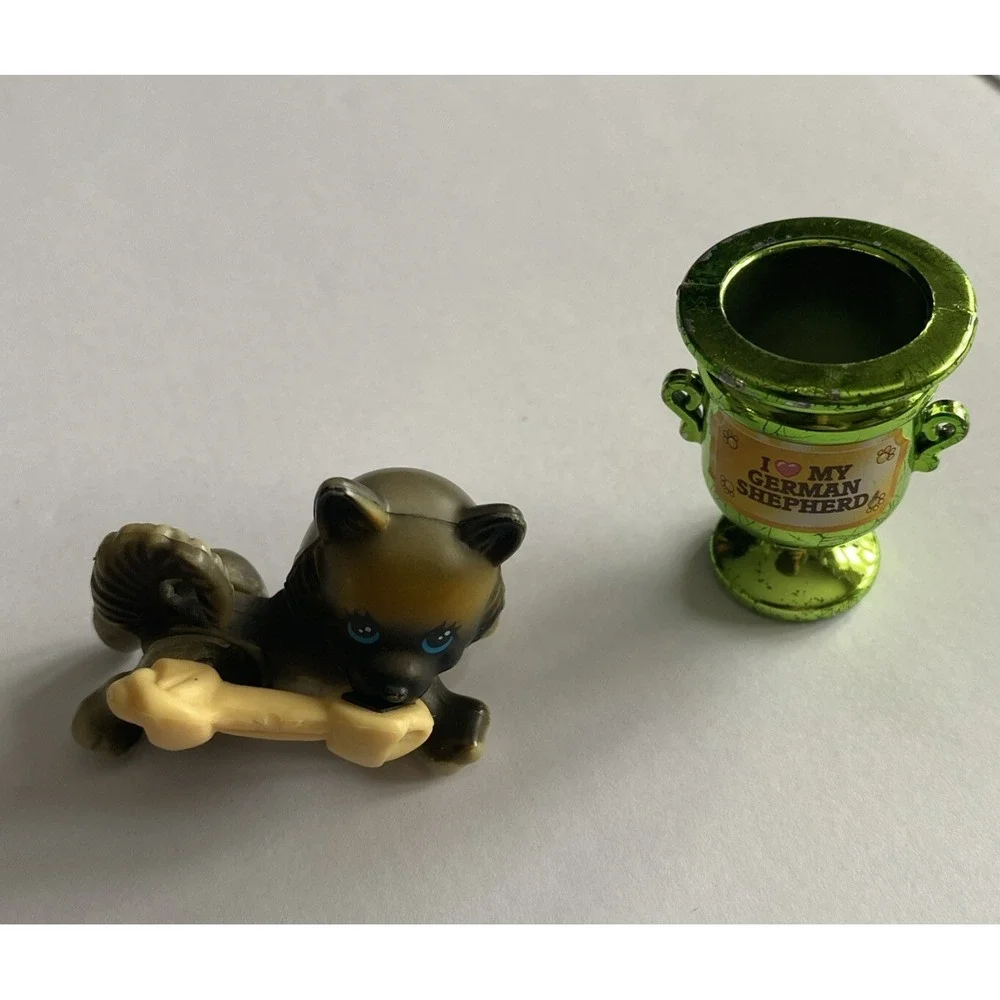 Vtg LITTLEST PET SHOP GERMAN SHEPHERD Dog  Bone Trophy 1993 KENNER BRAVE puppy